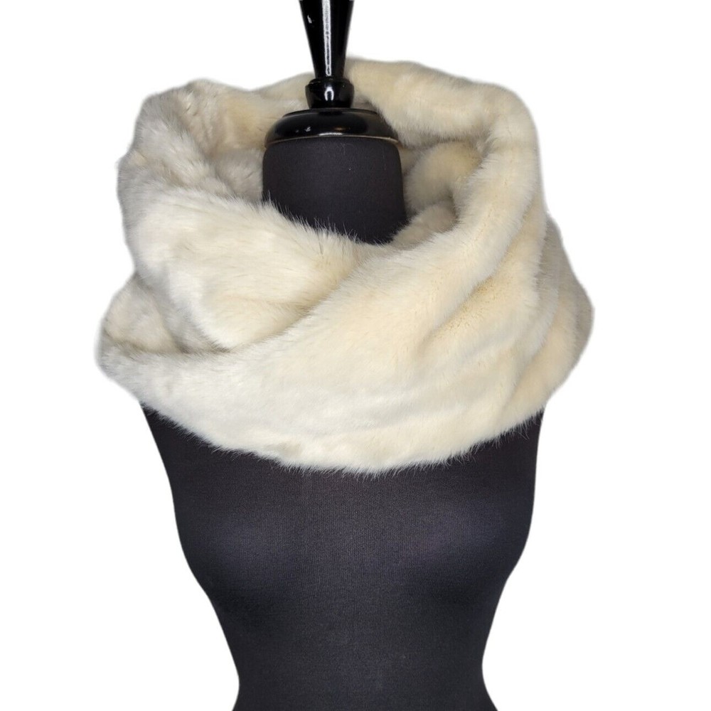 ANN TAYLOR Faux Fur Neck Warmer Ivory Unity Scarf